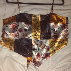 Hi I’m selling a blouse,it’s in good condition only for $10!!